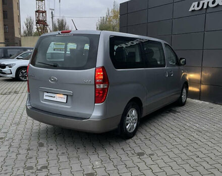 Серый Хендай H-1, объемом двигателя 2.5 л и пробегом 98 тыс. км за 21200 $, фото 26 на Automoto.ua