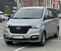 Сірий Хендай H-1, об'ємом двигуна 2.5 л та пробігом 60 тис. км за 23500 $, фото 1 на Automoto.ua