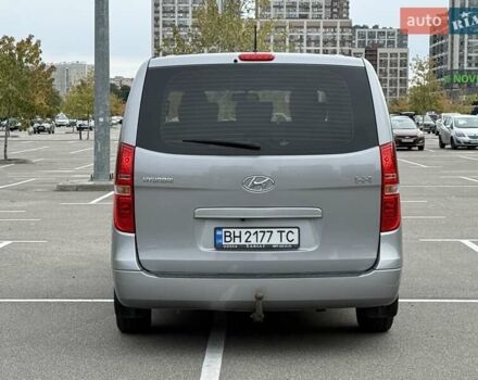 Сірий Хендай H-1, об'ємом двигуна 2.5 л та пробігом 60 тис. км за 23500 $, фото 3 на Automoto.ua