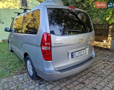 Серый Хендай H-1, объемом двигателя 2.5 л и пробегом 80 тыс. км за 25900 $, фото 5 на Automoto.ua