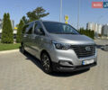 Серый Хендай H-1, объемом двигателя 2.5 л и пробегом 82 тыс. км за 25000 $, фото 1 на Automoto.ua