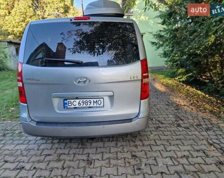 Серый Хендай H-1, объемом двигателя 2.5 л и пробегом 80 тыс. км за 25900 $, фото 4 на Automoto.ua