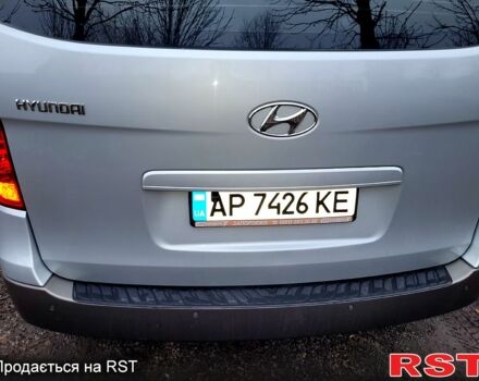 Серый Хендай H-1, объемом двигателя 2.5 л и пробегом 138 тыс. км за 12000 $, фото 4 на Automoto.ua