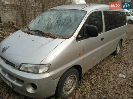 Сірий Хендай H-1, об'ємом двигуна 2.5 л та пробігом 270 тис. км за 3500 $, фото 1 на Automoto.ua