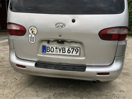 Серый Хендай H-1, объемом двигателя 2.5 л и пробегом 842 тыс. км за 2950 $, фото 1 на Automoto.ua