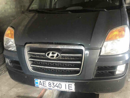 Сірий Хендай H-1, об'ємом двигуна 2.48 л та пробігом 197 тис. км за 7000 $, фото 1 на Automoto.ua