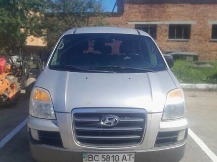 Хендай H-1 2006 у Трускавце на Automoto.ua Сірий Хендай H-1, об'ємом двигуна 2.48 л та пробігом 600 тис. км за 4600 $, фото 1 на Automoto.ua