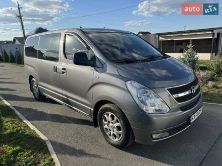 Хендай H-1 2011 в Киеве на Automoto.ua Серый Хендай H-1, объемом двигателя 2.5 л и пробегом 266 тыс. км за 11500 $, фото 1 на Automoto.ua