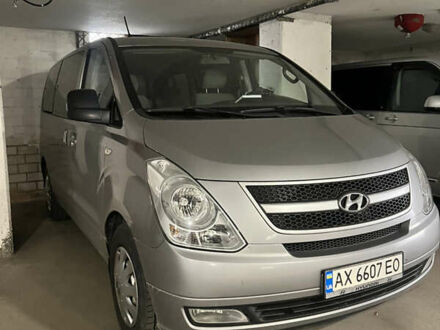 Хендай H-1 2011 в Золочев на Automoto.ua Серый Хендай H-1, объемом двигателя 2.5 л и пробегом 275 тыс. км за 14000 $, фото 1 на Automoto.ua