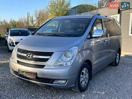 Сірий Хендай H-1, об'ємом двигуна 2.5 л та пробігом 275 тис. км за 13800 $, фото 1 на Automoto.ua