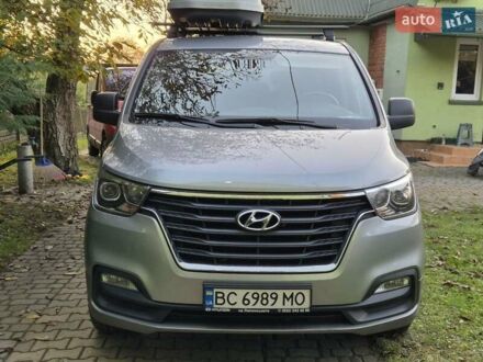 Серый Хендай H-1, объемом двигателя 2.5 л и пробегом 80 тыс. км за 25900 $, фото 1 на Automoto.ua