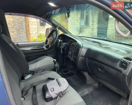 Синий Хендай H-1, объемом двигателя 2.5 л и пробегом 353 тыс. км за 5700 $, фото 6 на Automoto.ua