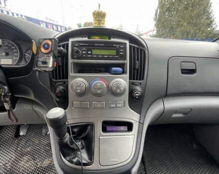 Синий Хендай H-1, объемом двигателя 2.5 л и пробегом 294 тыс. км за 11000 $, фото 4 на Automoto.ua