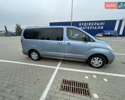 Синий Хендай H-1, объемом двигателя 2.5 л и пробегом 294 тыс. км за 11000 $, фото 3 на Automoto.ua