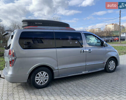 Серый Хендай H350, объемом двигателя 2.5 л и пробегом 120 тыс. км за 17500 $, фото 5 на Automoto.ua
