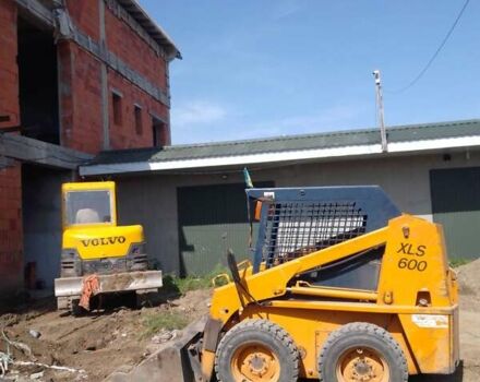Жовтий Хендай HSL, об'ємом двигуна 1.9 л та пробігом 0 тис. км за 12000 $, фото 3 на Automoto.ua