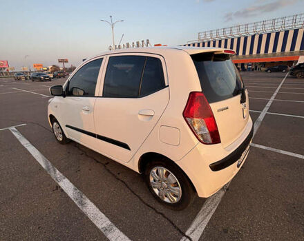 Белый Хендай и10, объемом двигателя 1.09 л и пробегом 115 тыс. км за 5400 $, фото 2 на Automoto.ua