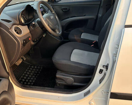 Белый Хендай и10, объемом двигателя 1.09 л и пробегом 115 тыс. км за 5400 $, фото 11 на Automoto.ua