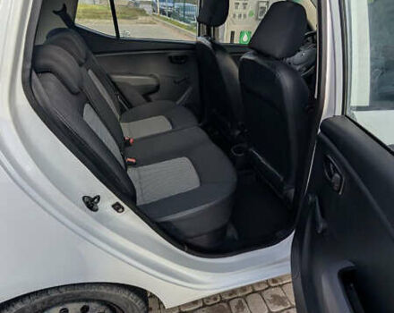 Белый Хендай и10, объемом двигателя 1.09 л и пробегом 103 тыс. км за 3900 $, фото 8 на Automoto.ua