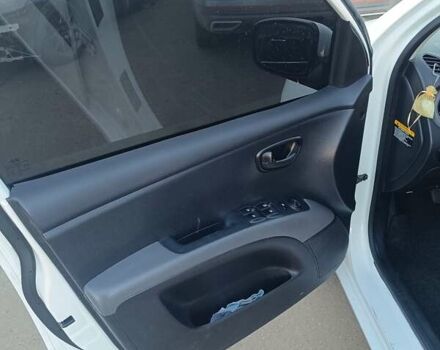 Белый Хендай и10, объемом двигателя 1.25 л и пробегом 142 тыс. км за 5500 $, фото 5 на Automoto.ua