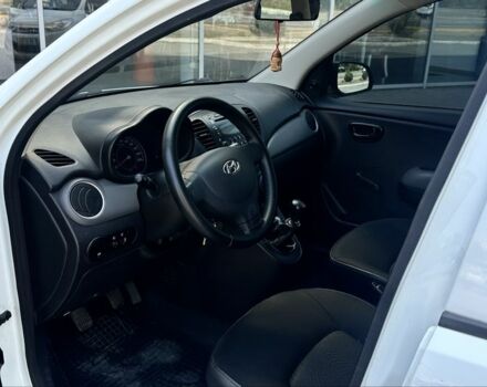 Белый Хендай и10, объемом двигателя 1.1 л и пробегом 145 тыс. км за 5600 $, фото 11 на Automoto.ua