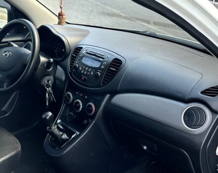 Белый Хендай и10, объемом двигателя 1.1 л и пробегом 145 тыс. км за 5600 $, фото 14 на Automoto.ua