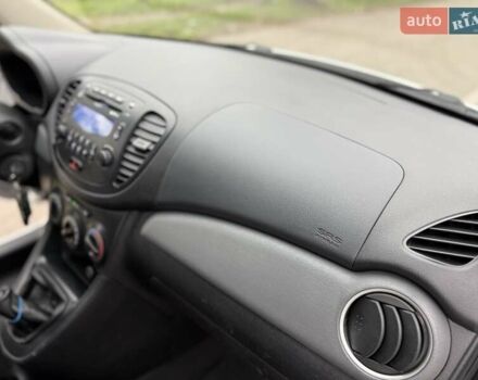 Белый Хендай и10, объемом двигателя 1.09 л и пробегом 160 тыс. км за 4500 $, фото 29 на Automoto.ua