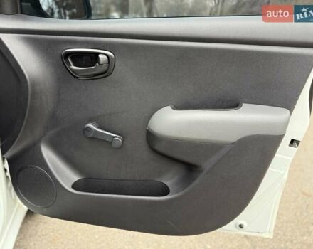 Белый Хендай и10, объемом двигателя 1.09 л и пробегом 160 тыс. км за 4500 $, фото 30 на Automoto.ua