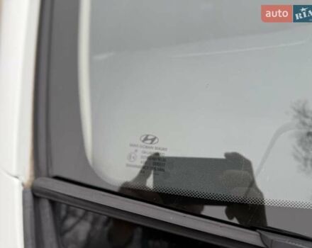 Белый Хендай и10, объемом двигателя 1.09 л и пробегом 160 тыс. км за 4500 $, фото 17 на Automoto.ua