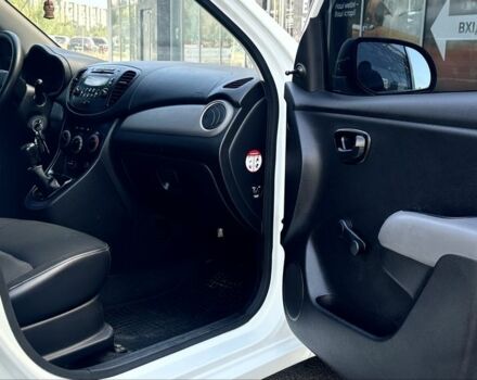 Белый Хендай и10, объемом двигателя 1.1 л и пробегом 145 тыс. км за 5600 $, фото 15 на Automoto.ua