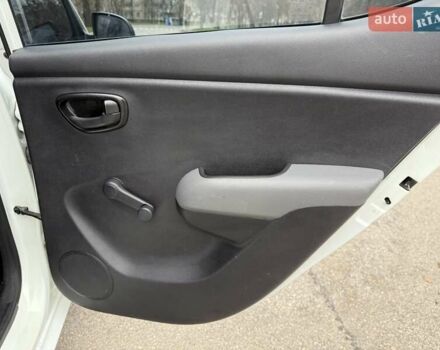 Белый Хендай и10, объемом двигателя 1.09 л и пробегом 160 тыс. км за 4500 $, фото 27 на Automoto.ua