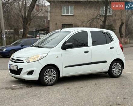 Белый Хендай и10, объемом двигателя 1.09 л и пробегом 160 тыс. км за 4500 $, фото 3 на Automoto.ua