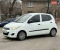 Белый Хендай и10, объемом двигателя 1.09 л и пробегом 160 тыс. км за 4500 $, фото 3 на Automoto.ua