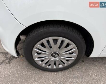 Белый Хендай и10, объемом двигателя 1.09 л и пробегом 160 тыс. км за 4500 $, фото 13 на Automoto.ua