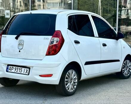 Белый Хендай и10, объемом двигателя 1.1 л и пробегом 145 тыс. км за 5600 $, фото 4 на Automoto.ua