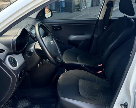 Белый Хендай и10, объемом двигателя 1.1 л и пробегом 145 тыс. км за 5600 $, фото 12 на Automoto.ua