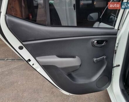 Білий Хендай і10, об'ємом двигуна 1.1 л та пробігом 87 тис. км за 5799 $, фото 42 на Automoto.ua