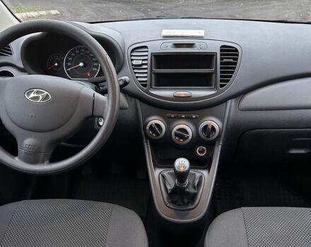 Белый Хендай и10, объемом двигателя 1.1 л и пробегом 15 тыс. км за 5999 $, фото 5 на Automoto.ua