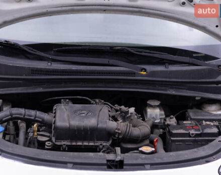 Хендай и10 2013 в Кременчуге на Automoto.ua Белый Хендай и10, объемом двигателя 1.09 л и пробегом 76 тыс. км за 6000 $, фото 20 на Automoto.ua