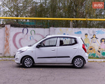 Хендай и10 2013 в Кременчуге на Automoto.ua Белый Хендай и10, объемом двигателя 1.09 л и пробегом 76 тыс. км за 6000 $, фото 2 на Automoto.ua