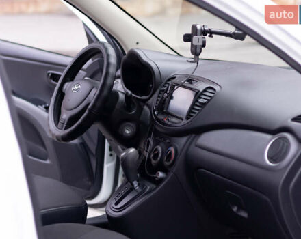 Хендай и10 2013 в Кременчуге на Automoto.ua Белый Хендай и10, объемом двигателя 1.09 л и пробегом 76 тыс. км за 6000 $, фото 13 на Automoto.ua