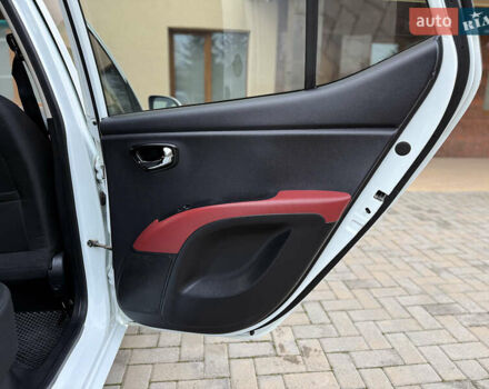 Білий Хендай і10, об'ємом двигуна 1.2 л та пробігом 49 тис. км за 7900 $, фото 79 на Automoto.ua