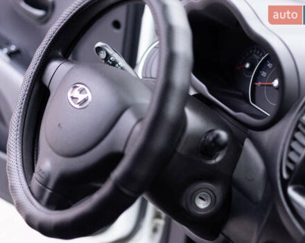 Хендай и10 2013 в Кременчуге на Automoto.ua Белый Хендай и10, объемом двигателя 1.09 л и пробегом 76 тыс. км за 6000 $, фото 12 на Automoto.ua