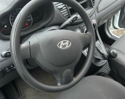 Белый Хендай и10, объемом двигателя 1.1 л и пробегом 15 тыс. км за 5999 $, фото 7 на Automoto.ua