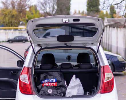 Хендай и10 2013 в Кременчуге на Automoto.ua Белый Хендай и10, объемом двигателя 1.09 л и пробегом 76 тыс. км за 6000 $, фото 15 на Automoto.ua