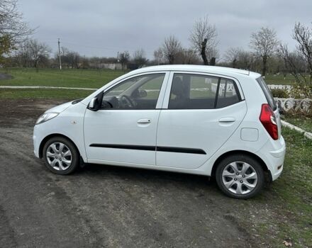 Белый Хендай и10, объемом двигателя 1.1 л и пробегом 15 тыс. км за 5999 $, фото 4 на Automoto.ua