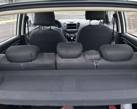 Белый Хендай и10, объемом двигателя 1.1 л и пробегом 15 тыс. км за 5999 $, фото 6 на Automoto.ua