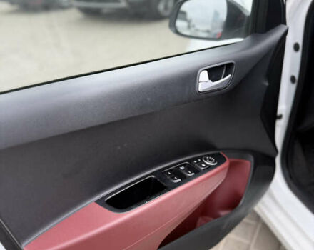 Белый Хендай и10, объемом двигателя 1.25 л и пробегом 77 тыс. км за 9799 $, фото 8 на Automoto.ua