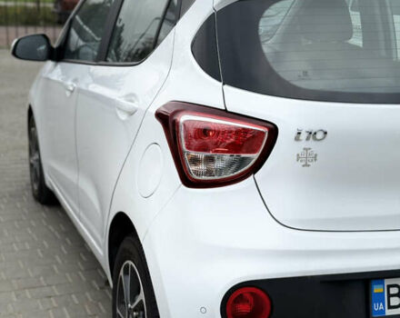 Белый Хендай и10, объемом двигателя 1.25 л и пробегом 77 тыс. км за 9799 $, фото 7 на Automoto.ua