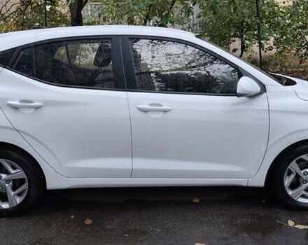 Белый Хендай и10, объемом двигателя 1.2 л и пробегом 38 тыс. км за 8518 $, фото 2 на Automoto.ua